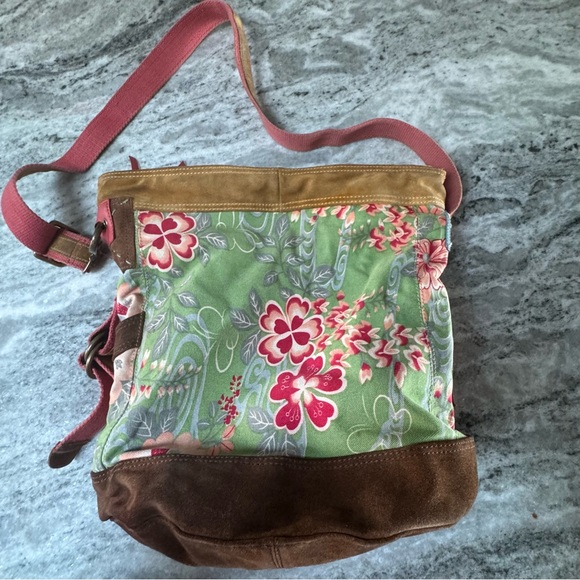 Lucky Brand Floral Crossbody Bucket Bag with Suede Trim - Picture 5 of 13